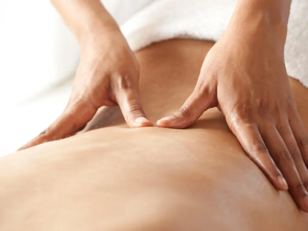 Point de tension dos massage drainant