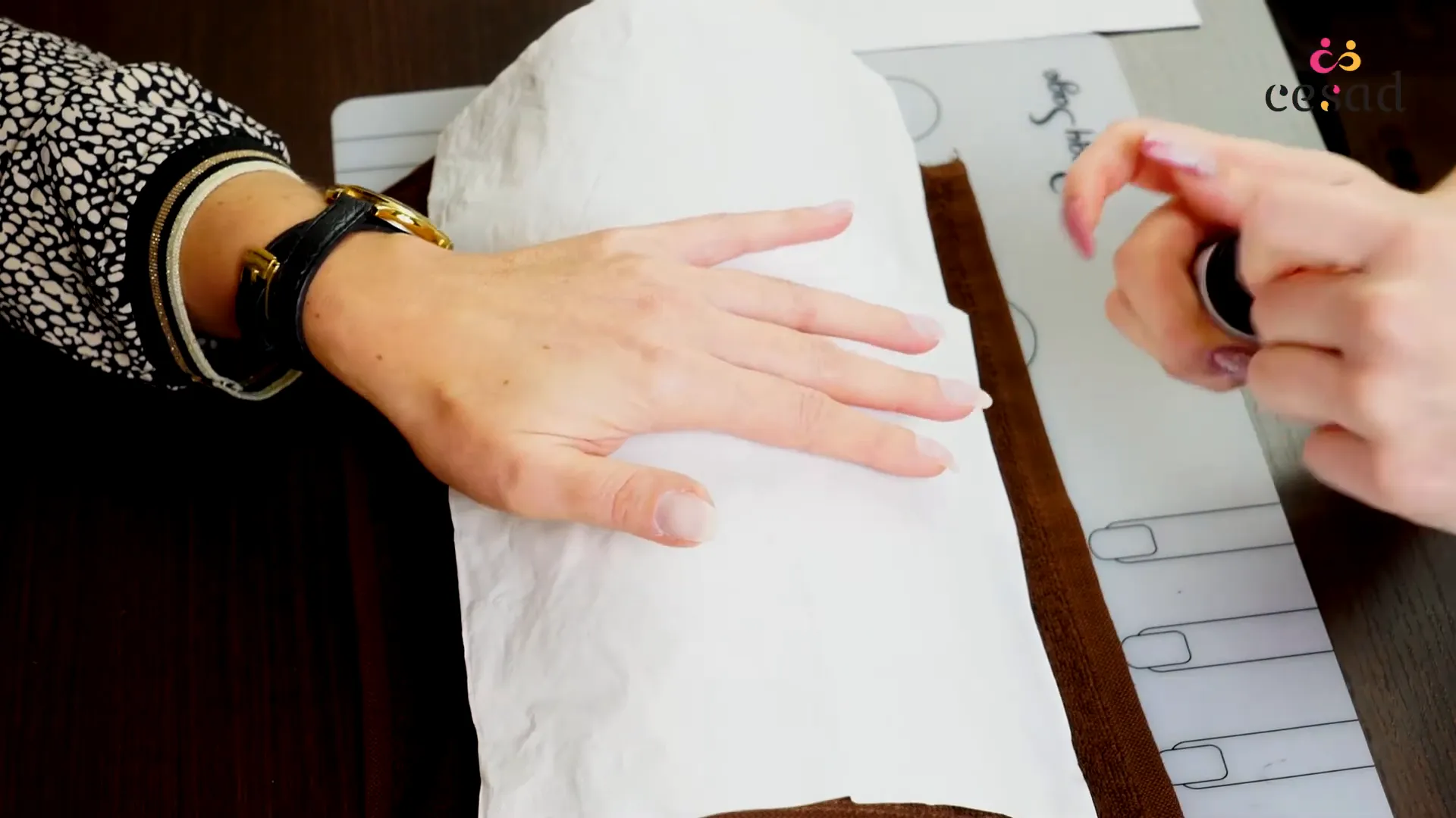 Préparation de l'ongle avec primer
