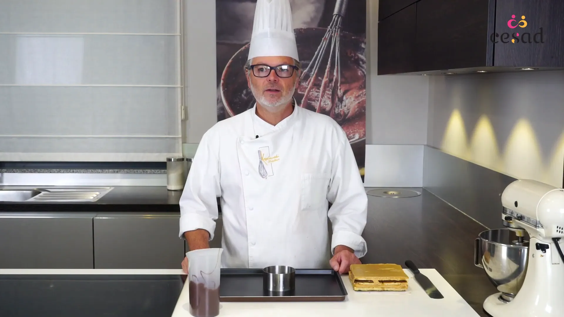 Préparation du glaçage au chocolat