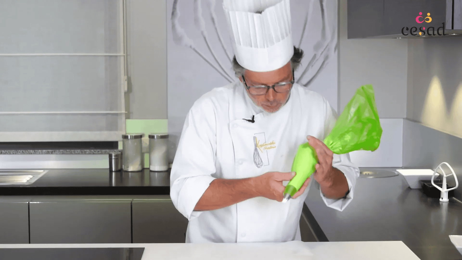Dressing de la meringue sur la plaque