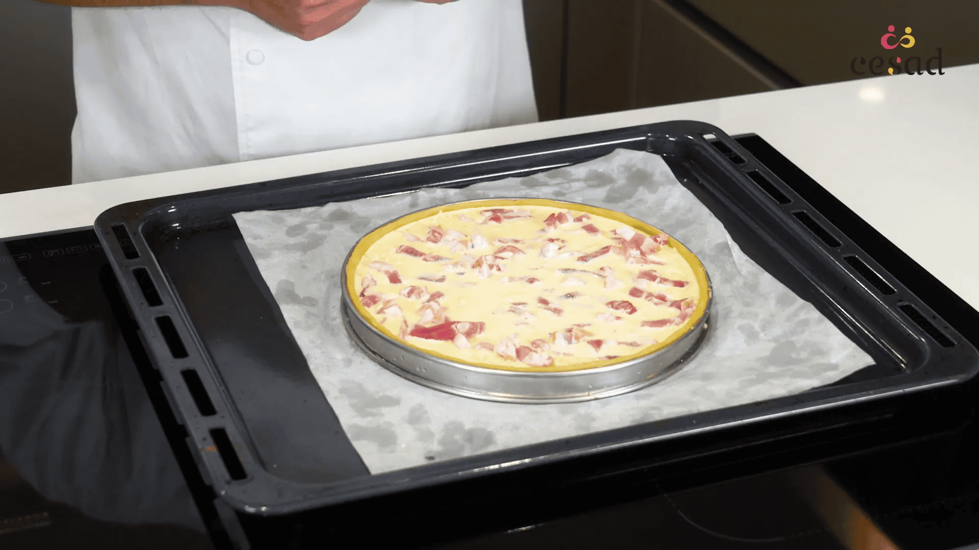 Mettre la quiche au four pour la cuisson